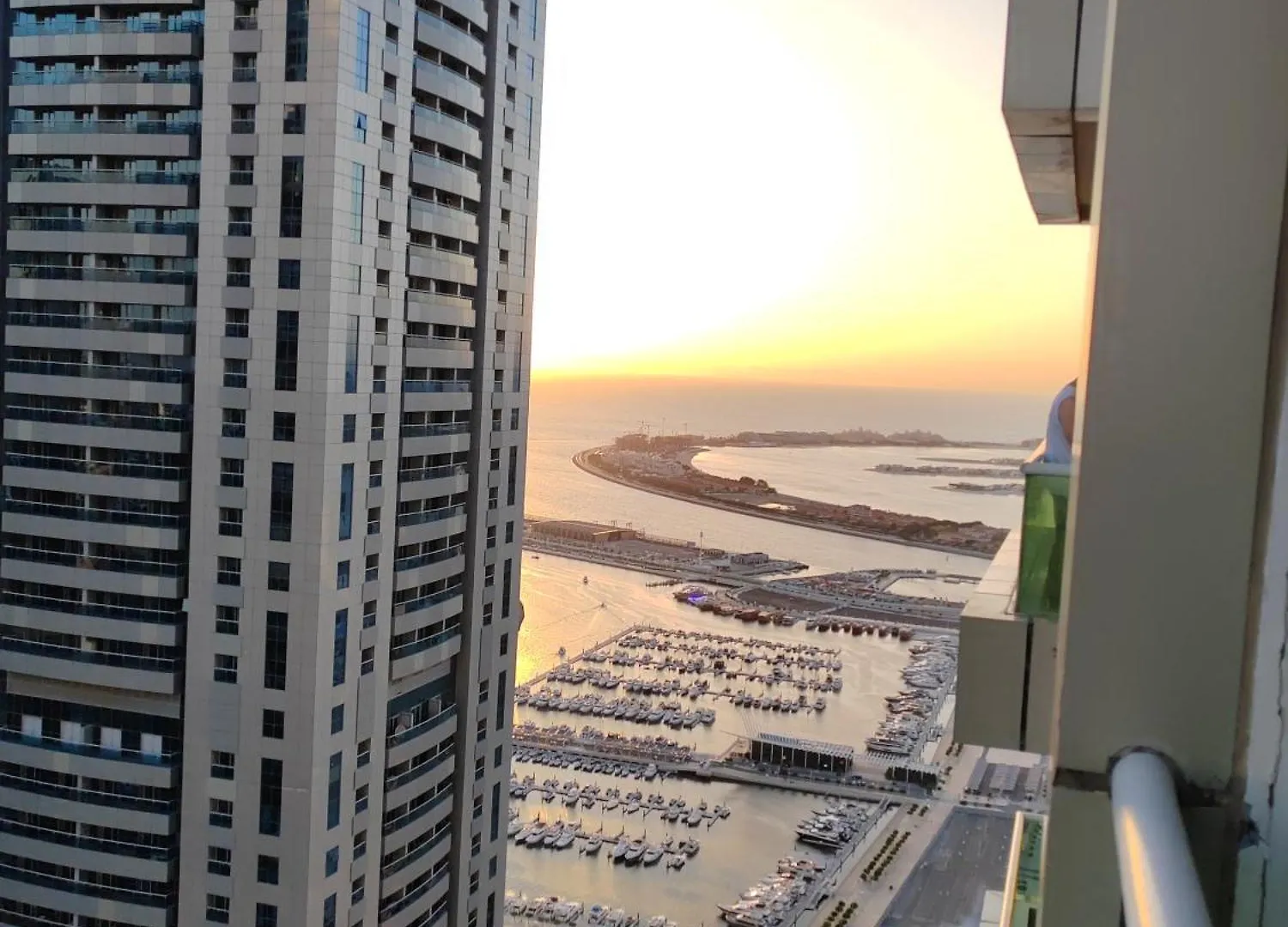 Private Master Room Marina Beach Next To Marriott Dubai Homestay